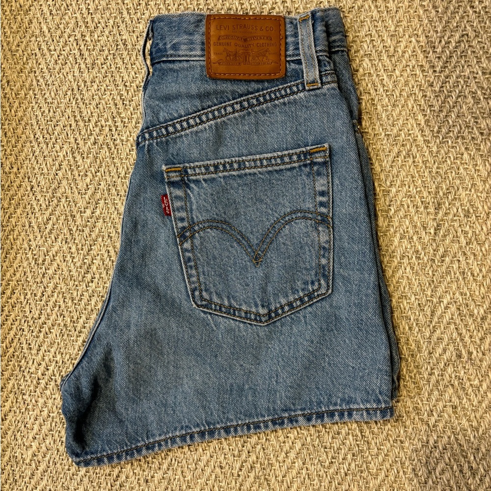 Levi’s High and loose shorts